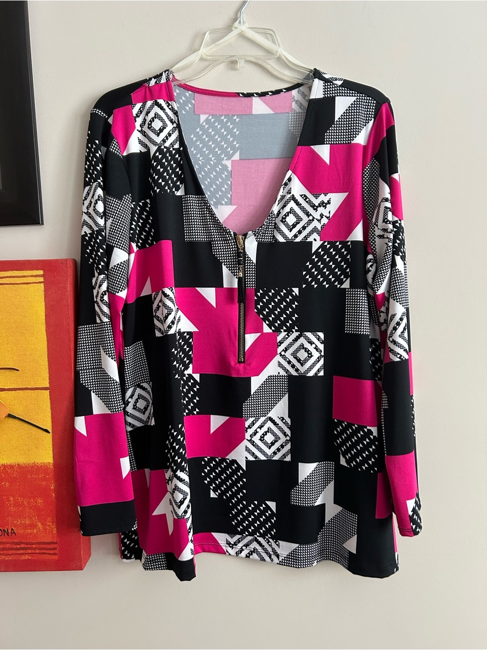 Source Unknown Long-Sleeve Geometric Zip-Front Top in Fuchsia, Black & White